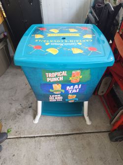 Cooler with umbrella