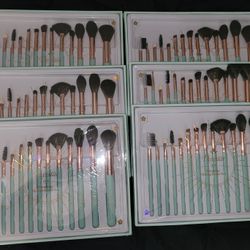 NEW**Daxstar Premium Makeup Brush set 