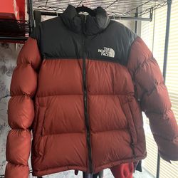 North Face Nuptse 700