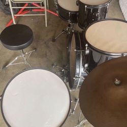 Drum Kit / Drum Set