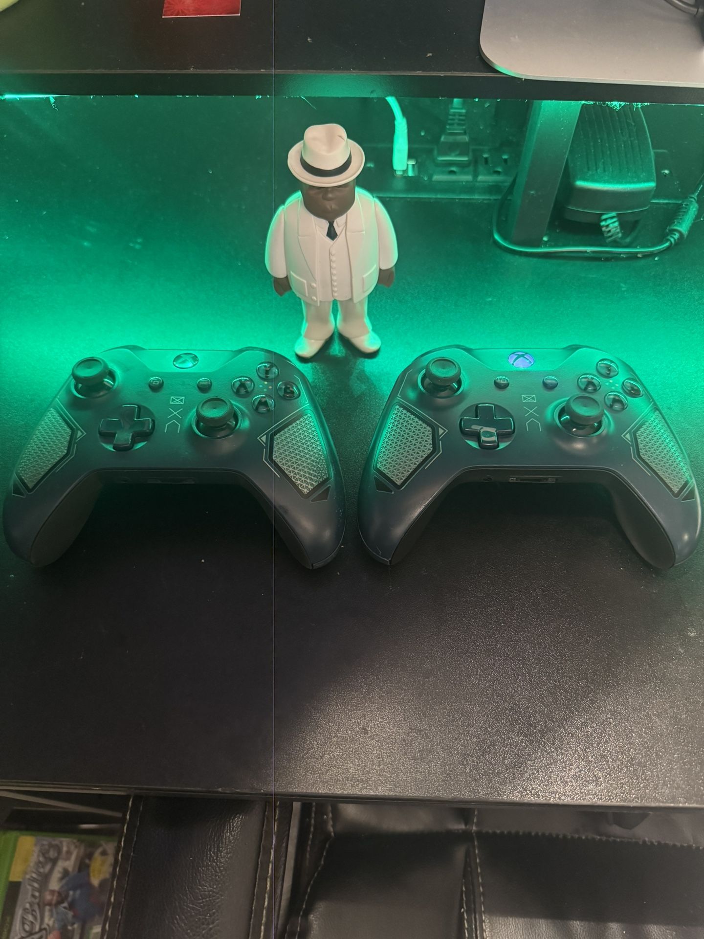 Xbox Recon Tech Wireless Controller Limited Edition Gray Gold Accents Gaming