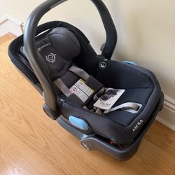 Uppababy Mesa - Car seat and Base 