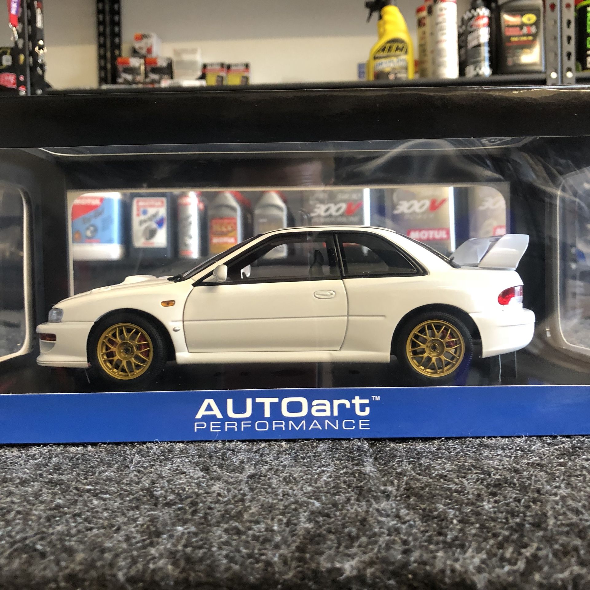 AUTOArt 1:18 SUBARU IMPREZA 22B (WHITE)(UPGRADED VERSION)(LIMITED EDITION OF 1,500 PCS WORLDWIDE)