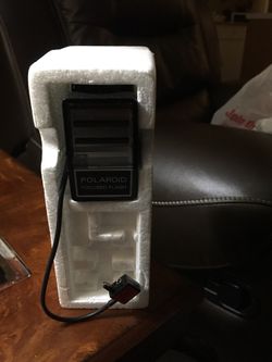 Polaroid Model 490 focuses flash