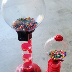 Gum Ball Machine With Spiral Dispenser