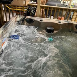 Hot TUB FITS 7 PEOPLE FOR SALE BY OWNER! MARBLE  AND HEATED OPTION GREAT ALL YEAR!