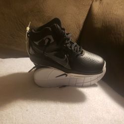 Nike 13.5
