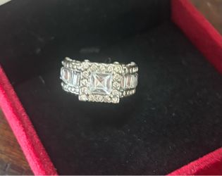Elegant wedding ring