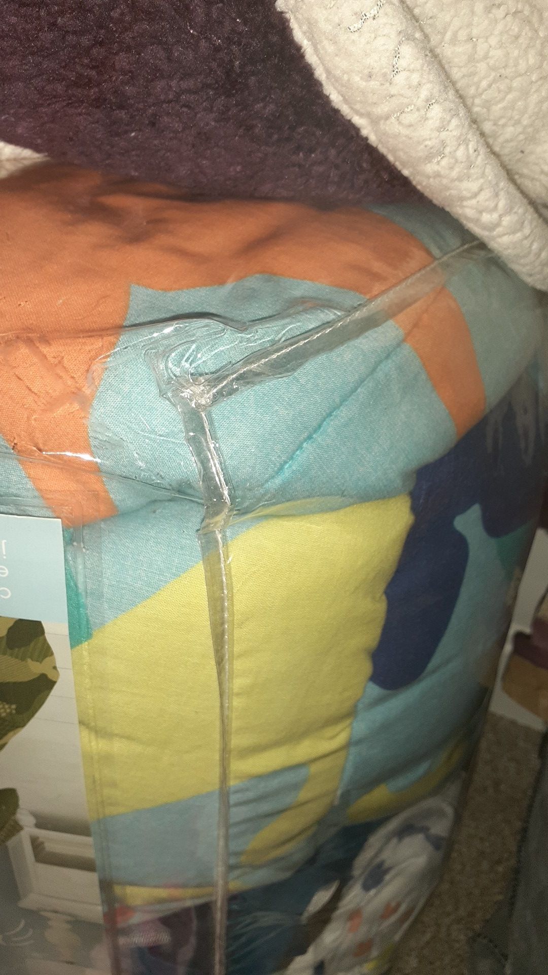 Twin dinosaur bedding w sheets