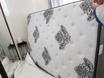 Queen Pillow top Mattress