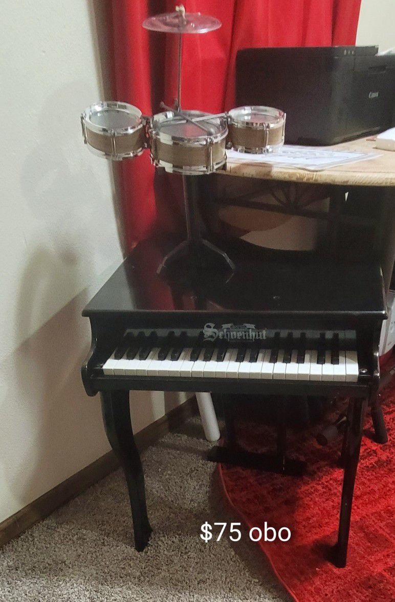 Schoenhut 30 Key Mini Piano And Drum