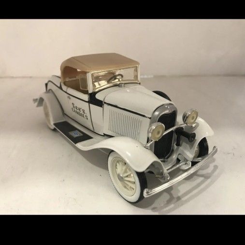 See's CANDIES Ford ミニカー See's Candy Ertl 1930 Ford Model A Roadster Car & Coin Bank - New