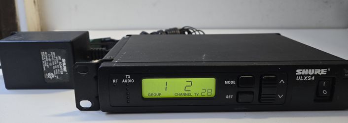 Shure ULXS4 Wireless Receiver - With Adapter Supply . 554-590 MHZ-J1