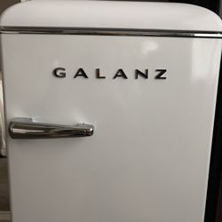 Galanz Retro Mini Fridge With Freezer 