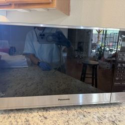 Panasonic Microwave- Very Clean