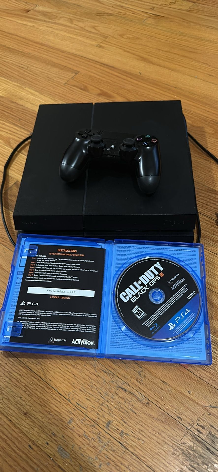 PS4 With Remote And Call Of Duty Game