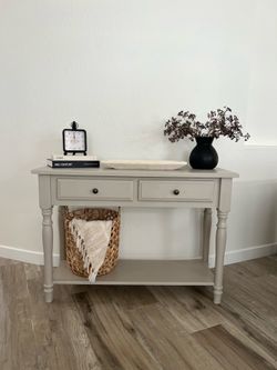 Beautiful entry table - console table