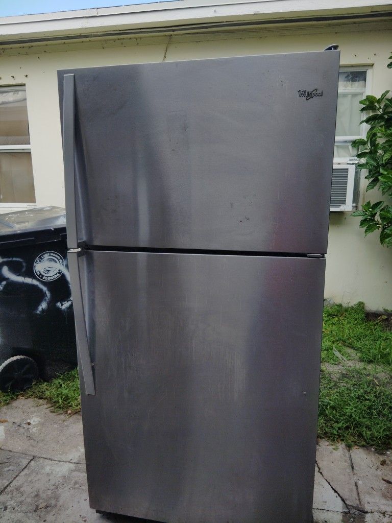 Available Whirlpoole 2french Door Ice 🥶 No Rust $150