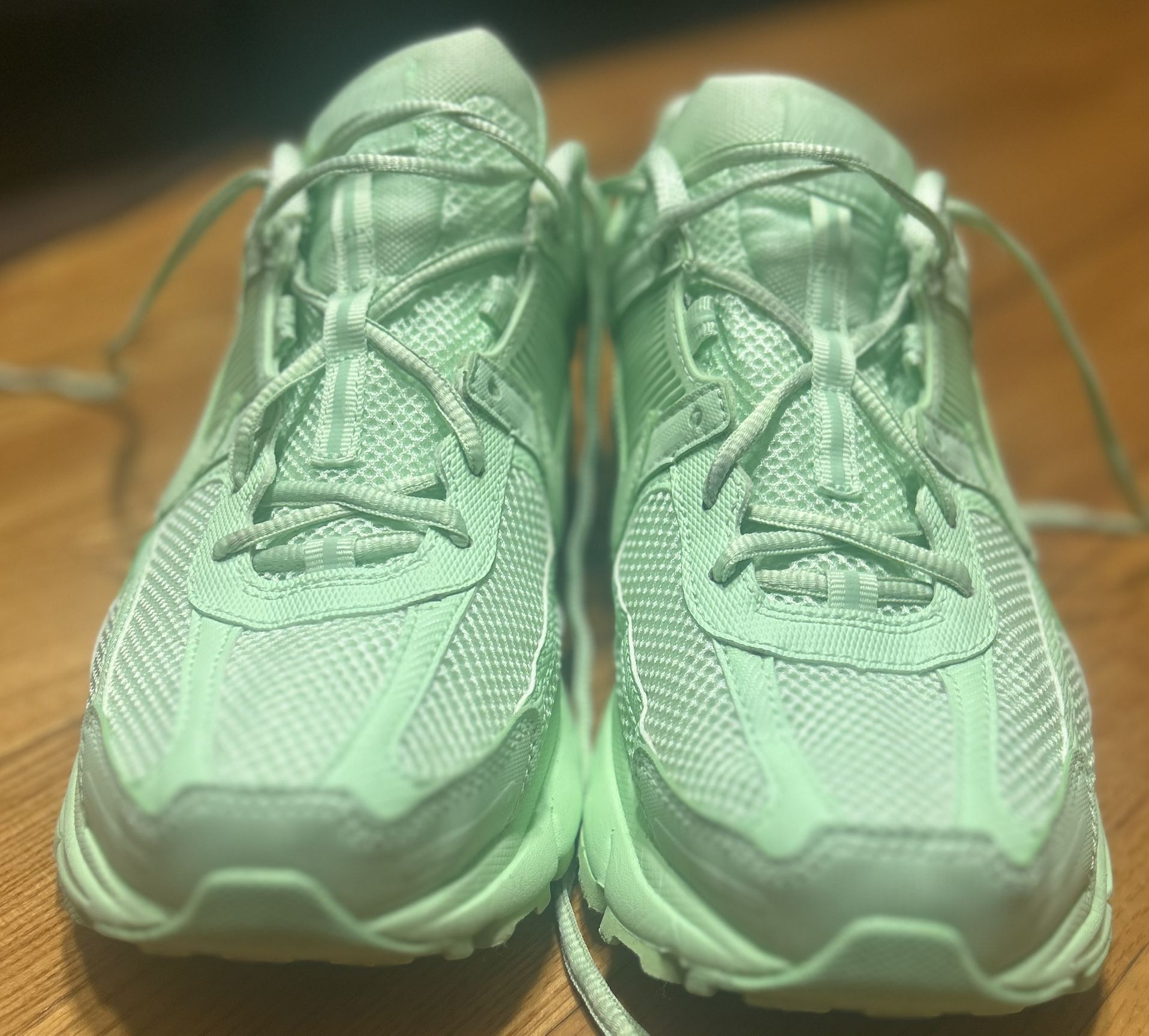 Nike Air Zoom Vomero 5 size 10.5