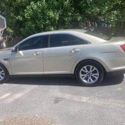 2010 Ford Taurus