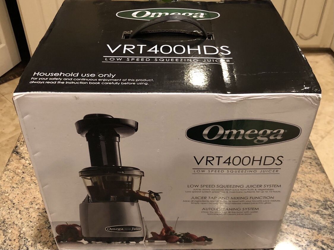 Omega VRT400HDS 80 RPM Vertical Low Speed Masticating Fruit and Vegetable Juicer