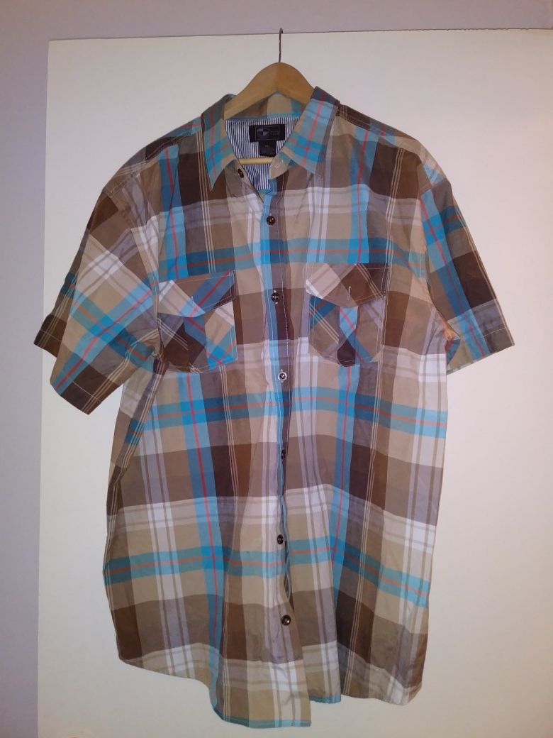 Mens shirt 2XL. Pick up in Reseda CA