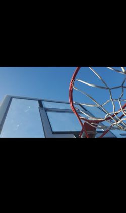 Basketball hoop