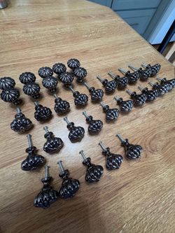 Cabinet knobs (35) good condition