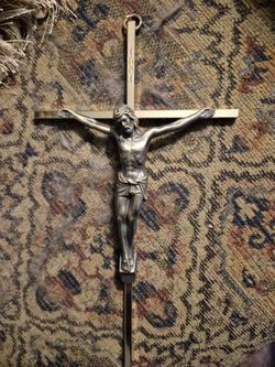 NEW BEAUTIFUL GOLDEN CROSS OF JESUS!