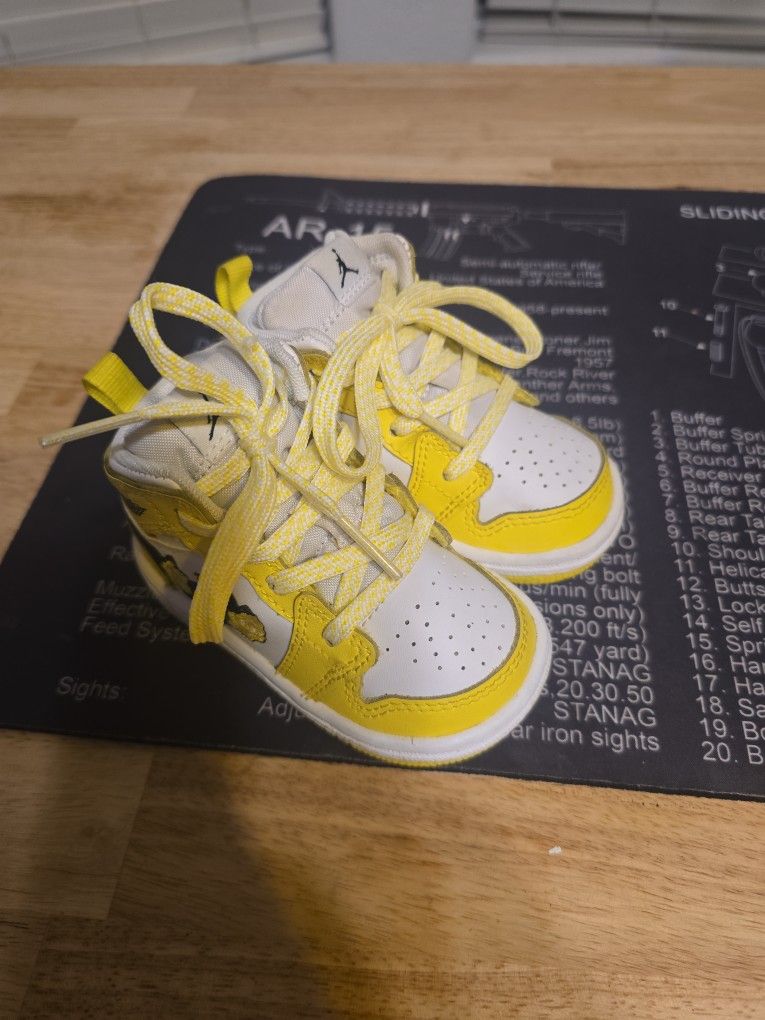 Nike Air Jordan 1 Mid Rose Patch