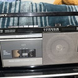 Sony CFM-110 AM/FM Radio Cassette-Corder Boombox