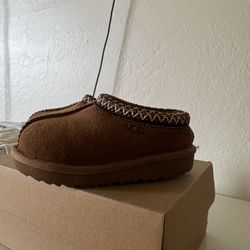 Toddler 8c Uggs 