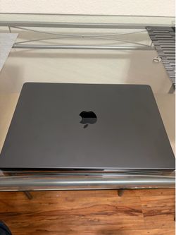 MacBook Pro 14” M4 Max | 36GB RAM | 1TB SSD | New / Barely Used