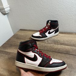 Size 10.5 - Nike Air Jordan 1 Retro High OG Bloodline Mens 555088-062 Shoes