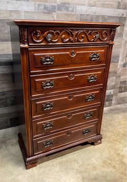 Stunning Solid Cherrywood SIX Pull Chest of Drawers in NEW Condition