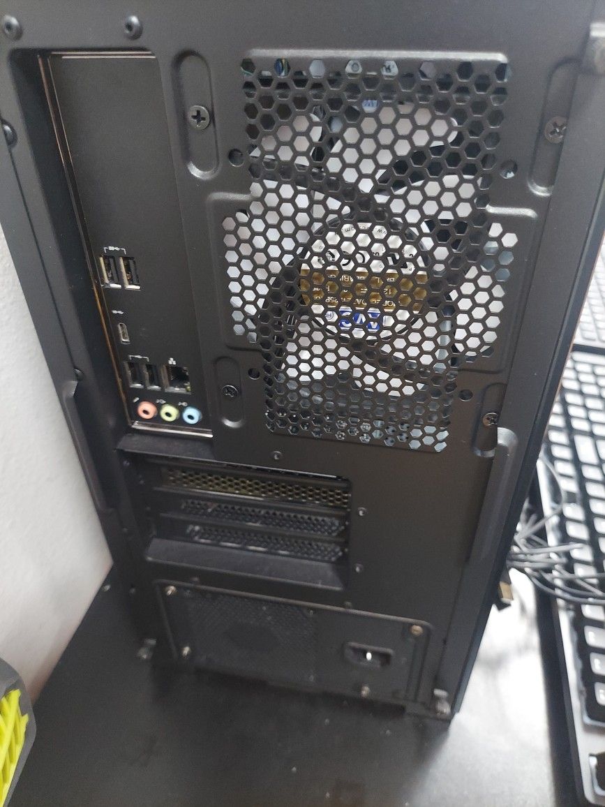 Lenovo Legion Tower 5 26iOB6 Gaming System