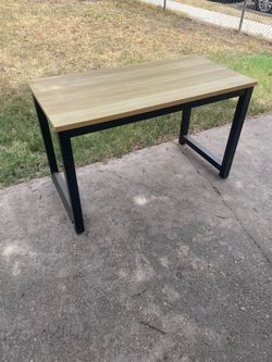 Working desk, no damage