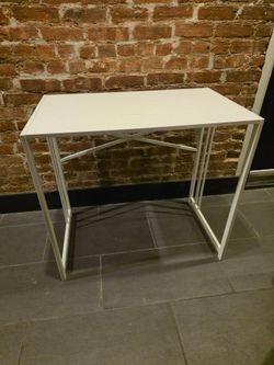 FOLDABLE DESK