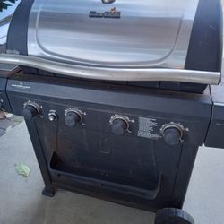 CHARBROIL 4 BURNER W/ SIDE BURNER 