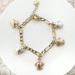 14K Gold Plated Turtle Charms Bracelet. New. 