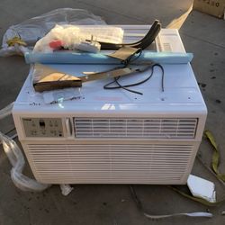 Koldfront WAC25001W 208/230v 25,000 BTU Heat/Cool Window Air Conditioner with control- White