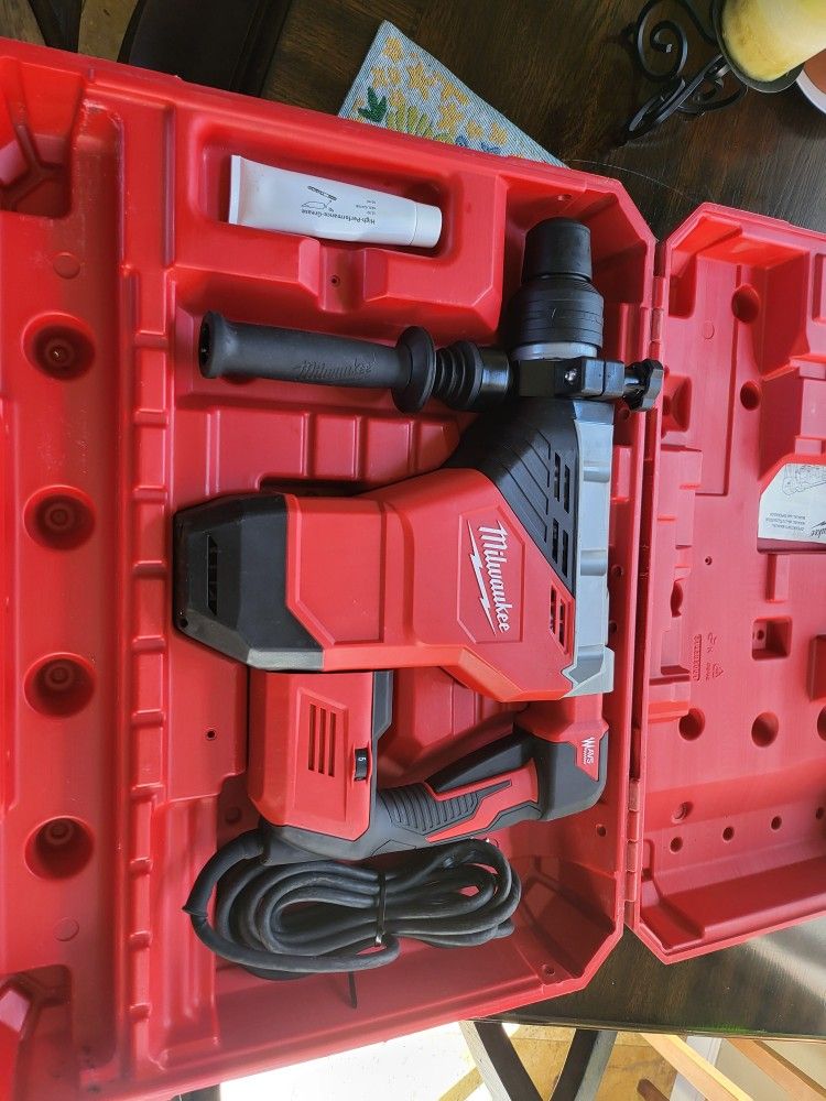 Milwaukee 15 Amp 1-3/4 in. SDS-MAX Corded Combination Hammer with E-Clutch