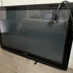 Panasonic TV  With Monitor Bracket 