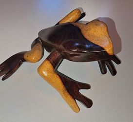 Handcrafted wooden frog sculpture, made using techniques like intarsia or traditional https://offerup.com/redirect/?o=Y2FydmluZy5JdA== features contra