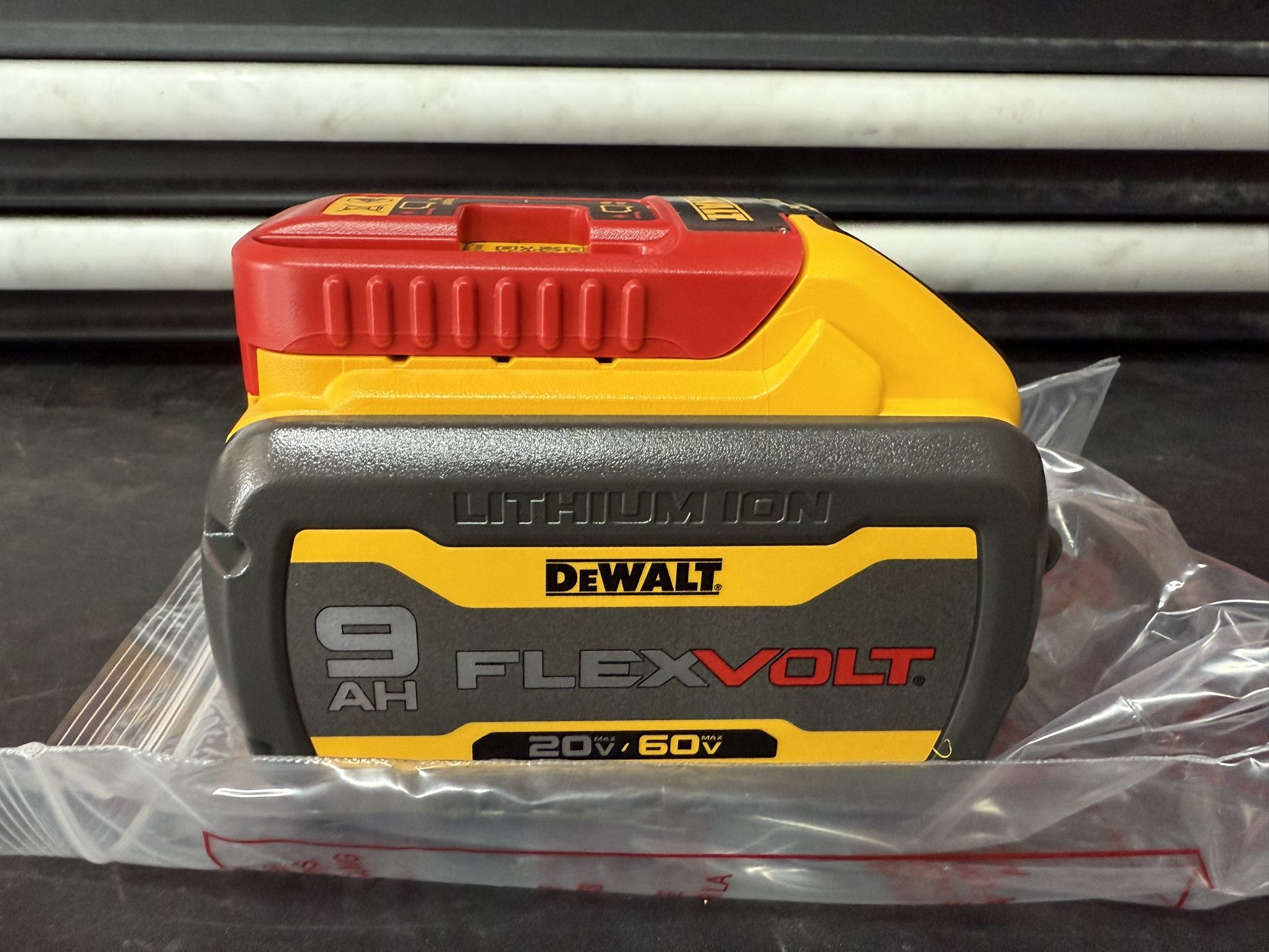 DEWALT FLEXVOLT 20V/60V MAX Lithium-Ion 9.0Ah Battery
