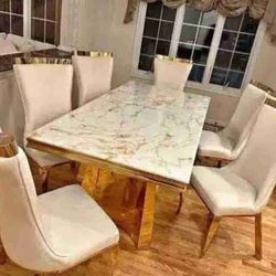 Dinning table and chairs 
