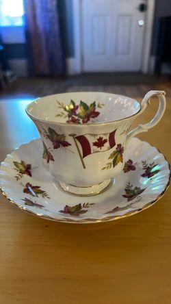 Vintage Souvenir Teacup Canada