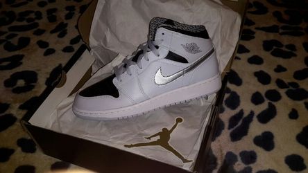 Air Jordan 1 MID
