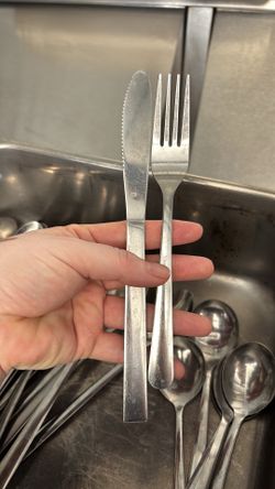 Tenedores Y Cuchillos