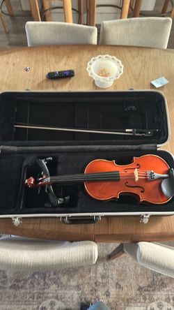 3/4 size violin for students with bow, shoulder rest, case, and rosin